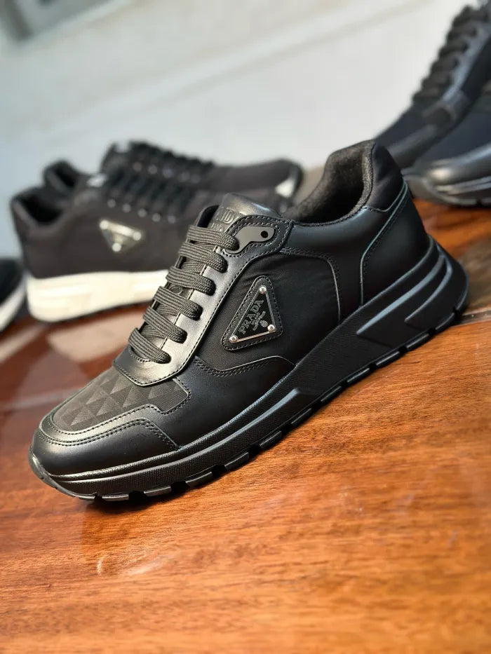 P - SNEAKERS