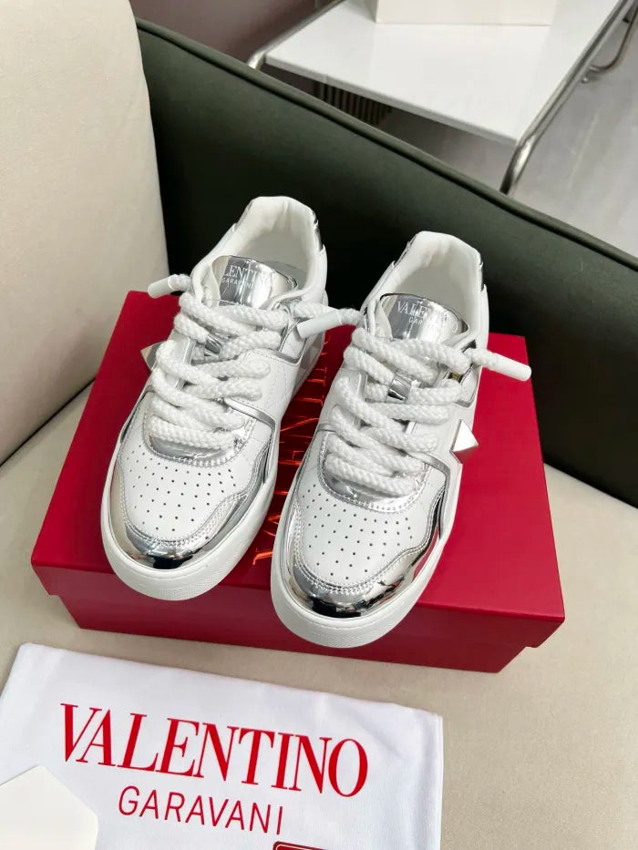 V - SNEAKERS
