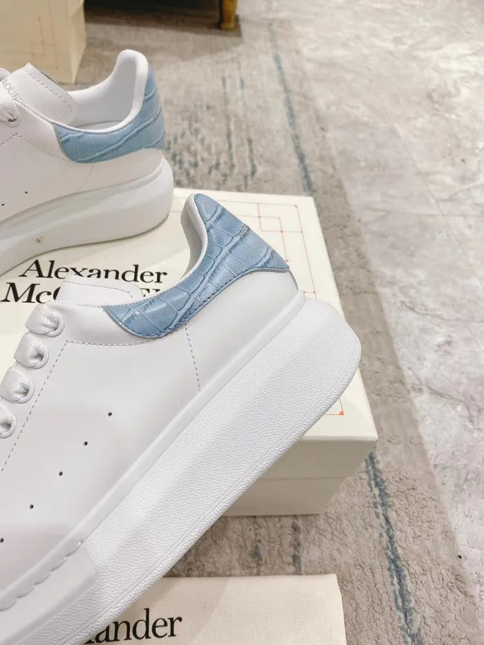 A - SNEAKERS