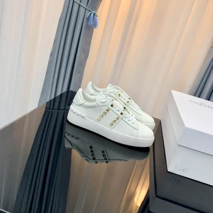 V - SNEAKERS