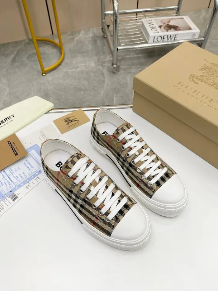 B - SNEAKERS