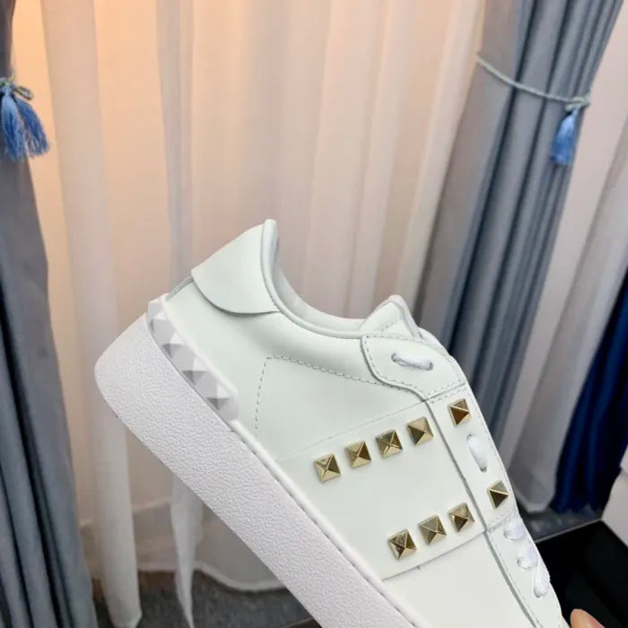V - SNEAKERS
