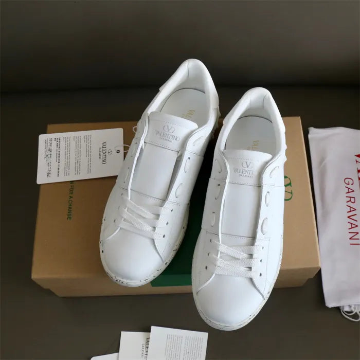 V - SNEAKERS