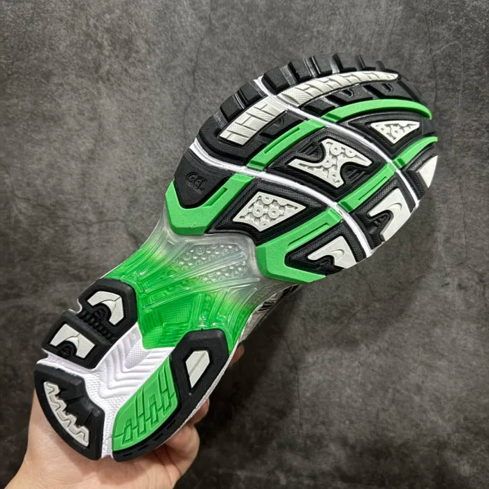 A - SNEAKERS