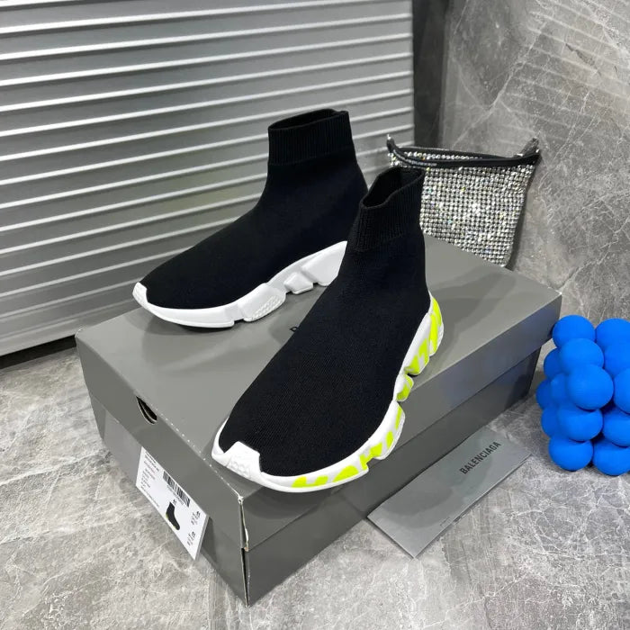 B - SNEAKERS