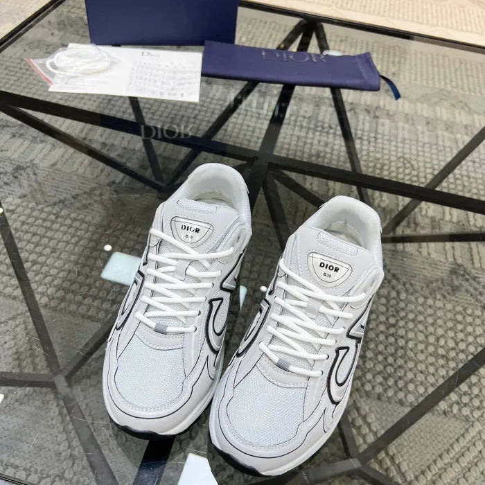 B - SNEAKERS