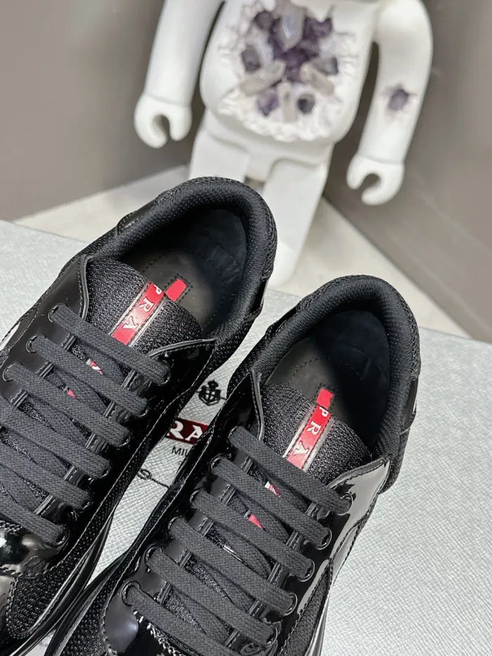 P - SNEAKERS