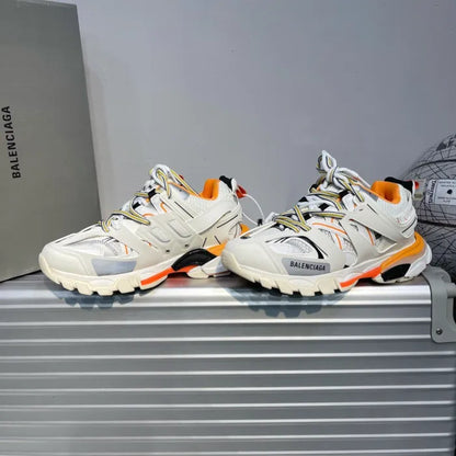 B - SNEAKERS