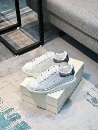 A - SNEAKERS