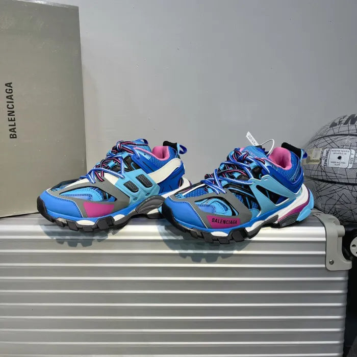 B - SNEAKERS