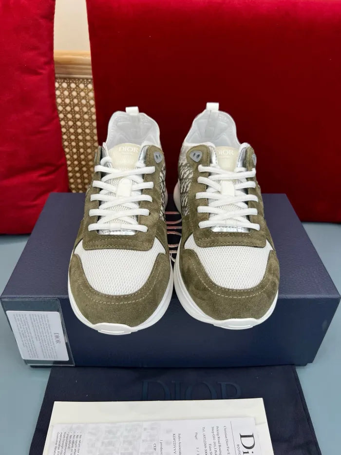 D - SNEAKERS