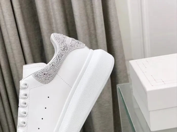 A - SNEAKERS