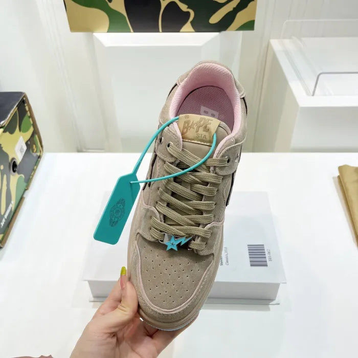 B - SNEAKERS