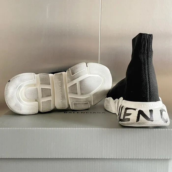 B - SNEAKERS