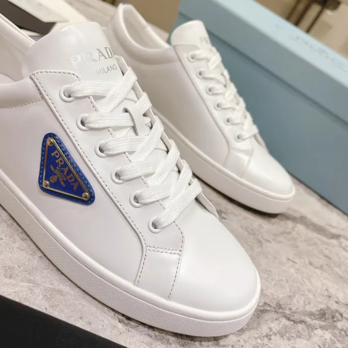 P - SNEAKERS