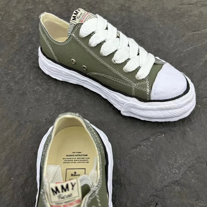 A - SNEAKERS