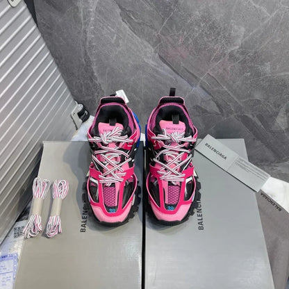 B - SNEAKERS