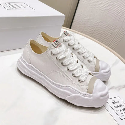 A - SNEAKERS