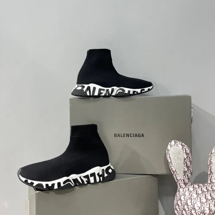 B - SNEAKERS