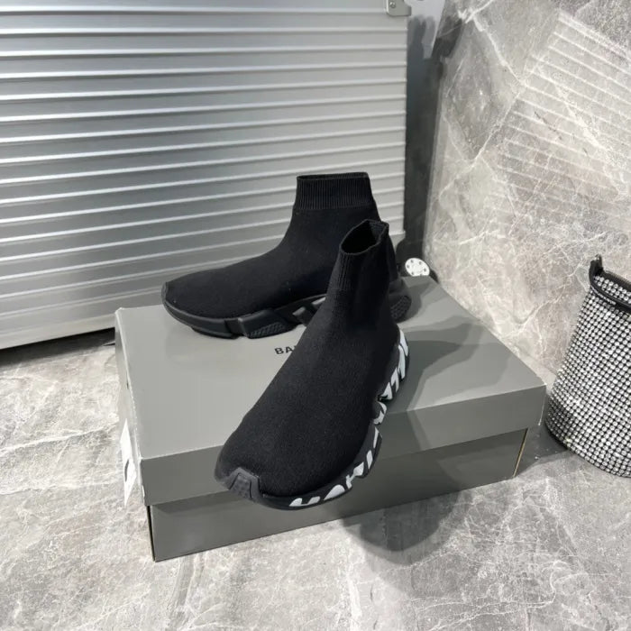 B - SNEAKERS
