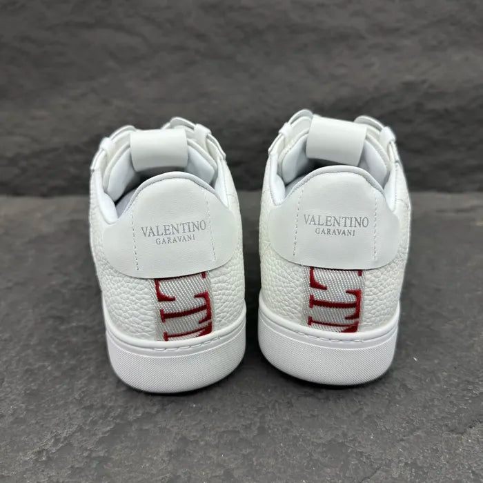 V - SNEAKERS