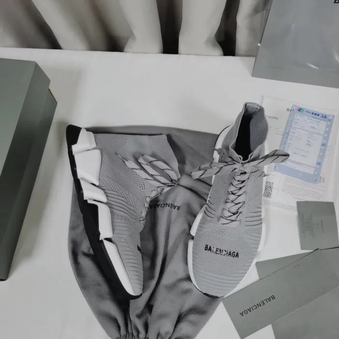B - SNEAKERS