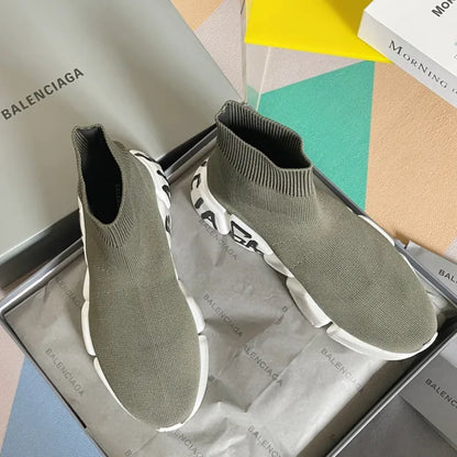 B - SNEAKERS