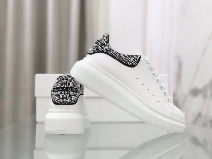 A - SNEAKERS