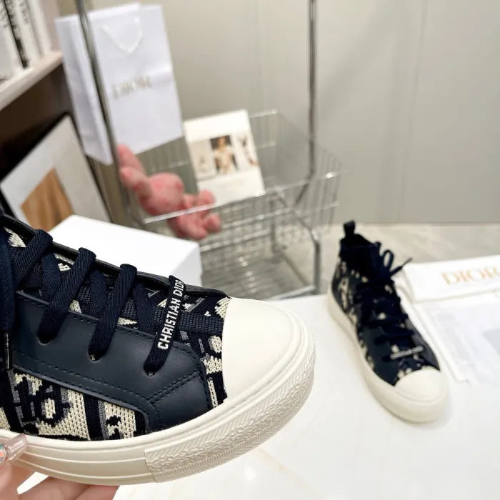 D - SNEAKERS
