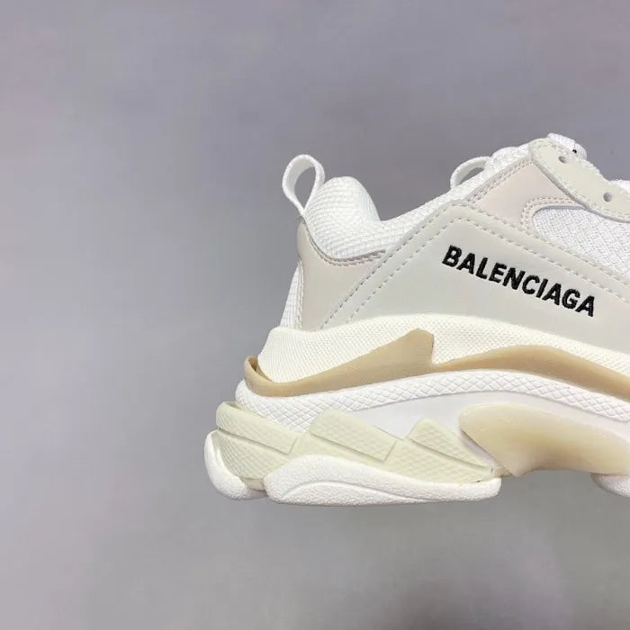 B - SNEAKERS