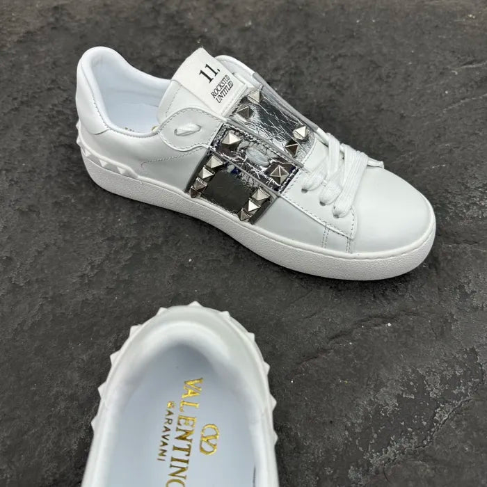 V - SNEAKERS