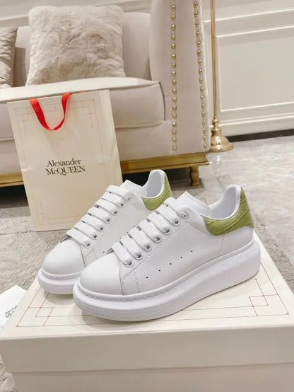 A - SNEAKERS