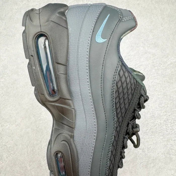 C - SNEAKERS