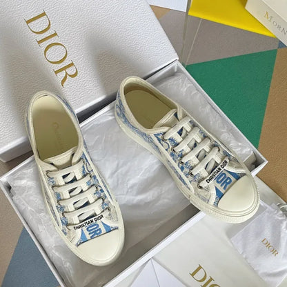 D - SNEAKERS