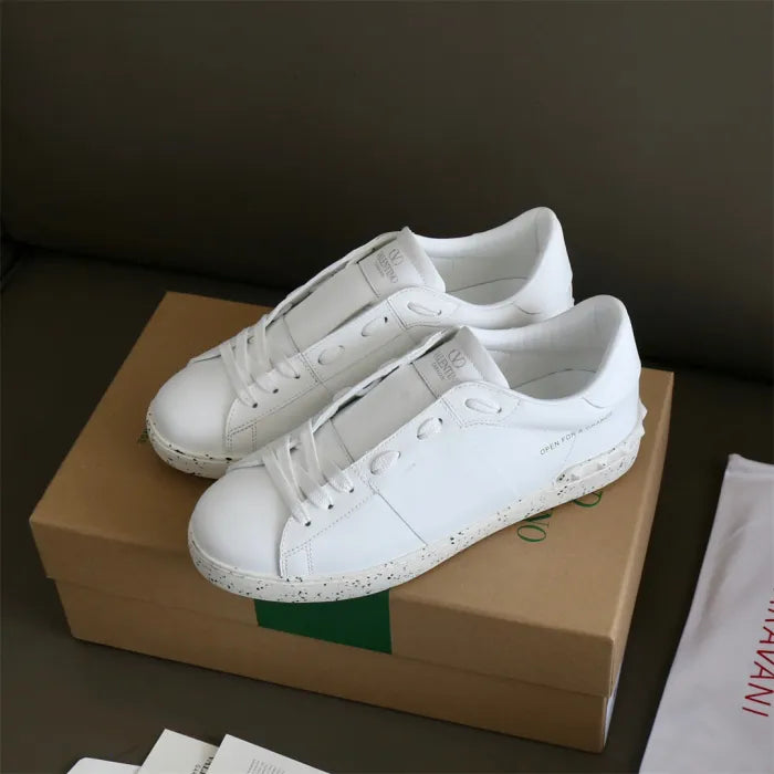 V - SNEAKERS
