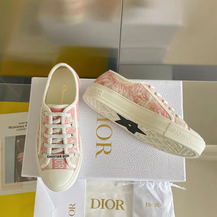 D - SNEAKERS