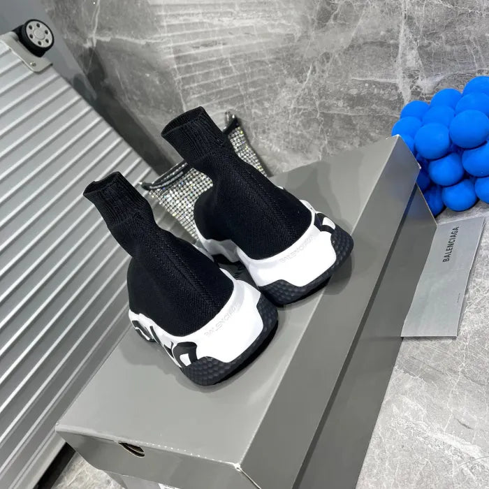 B - SNEAKERS
