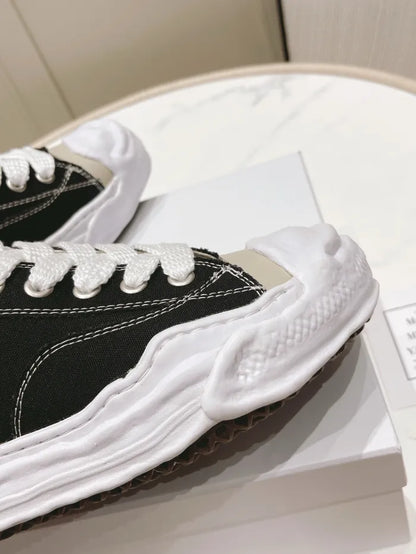 A - SNEAKERS