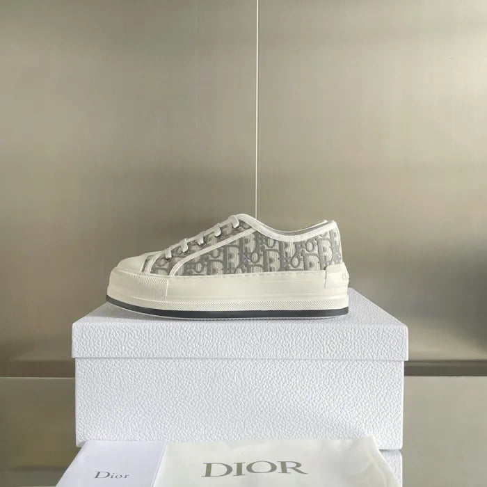 D - SNEAKERS