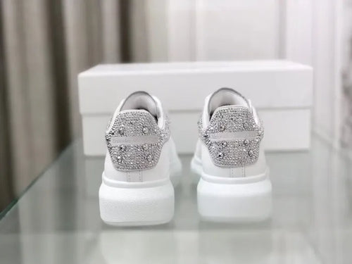 A - SNEAKERS
