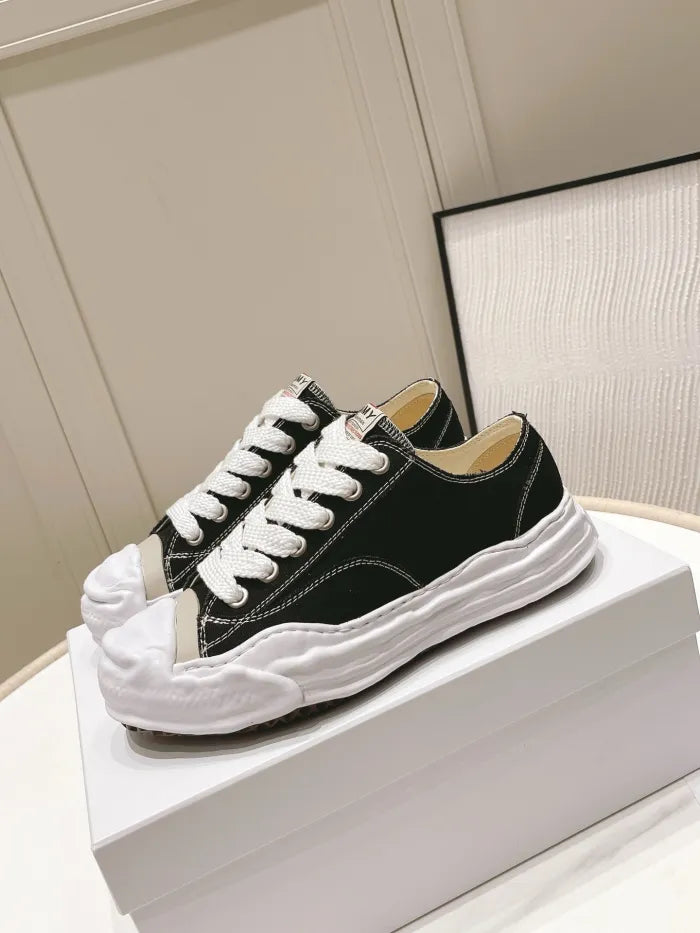 A - SNEAKERS
