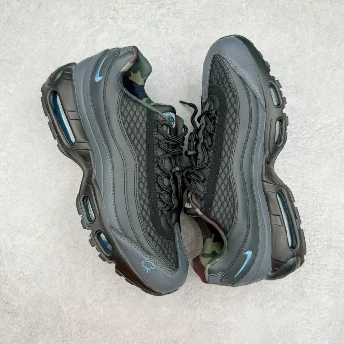 C - SNEAKERS