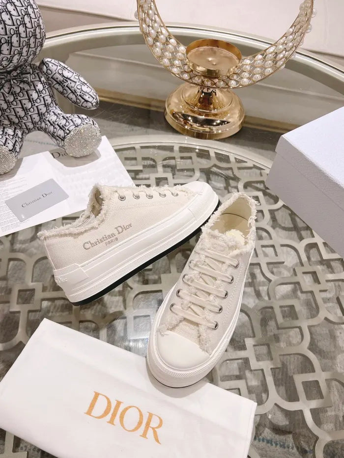 D - SNEAKERS