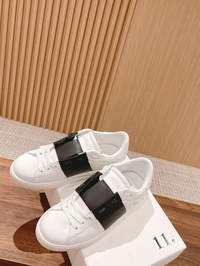 V - SNEAKERS