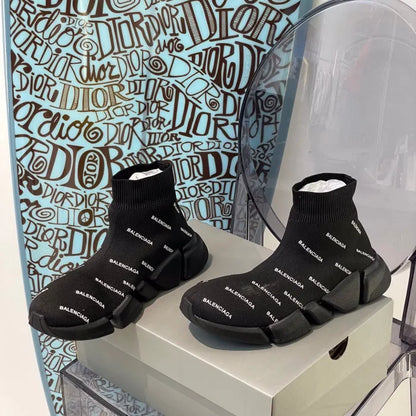 B - SNEAKERS