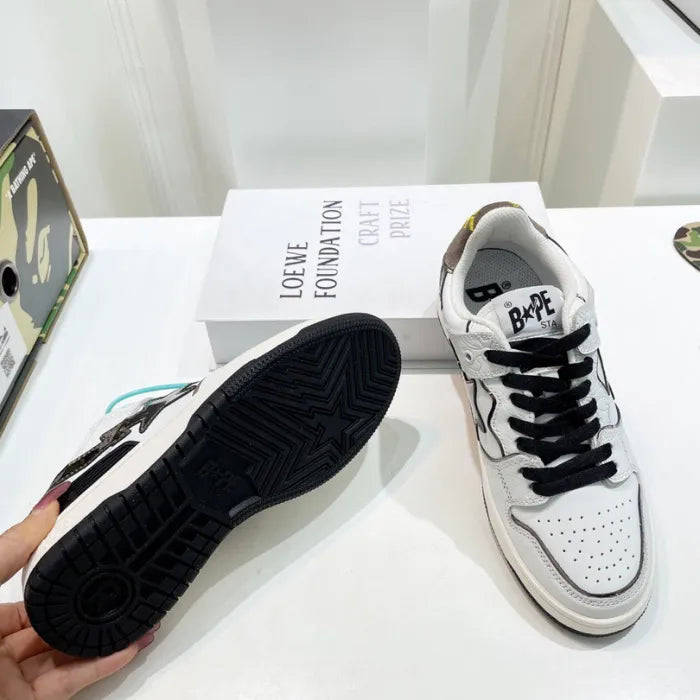 B - SNEAKERS