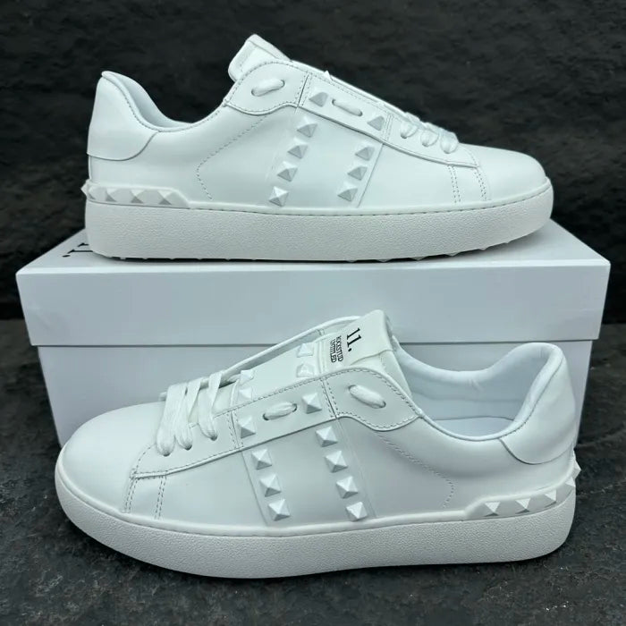 V - SNEAKERS