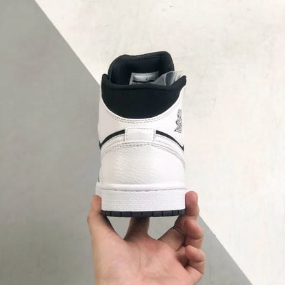 N - SNEAKERS