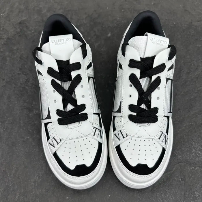 V - SNEAKERS