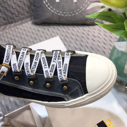 D - SNEAKERS